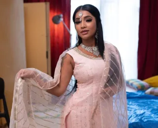 Yasmina Khan