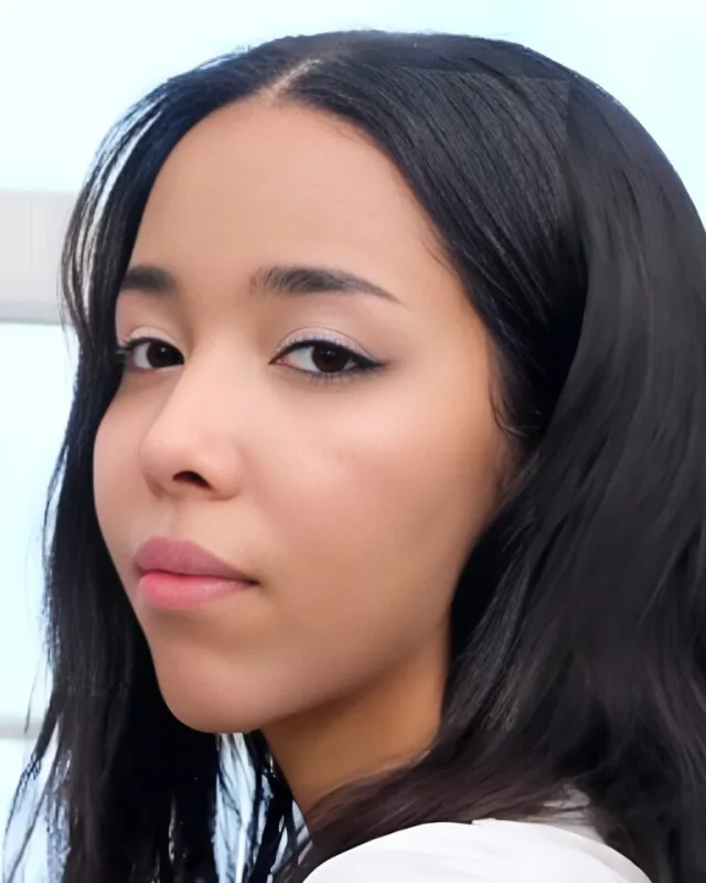 Lia Lin portrait