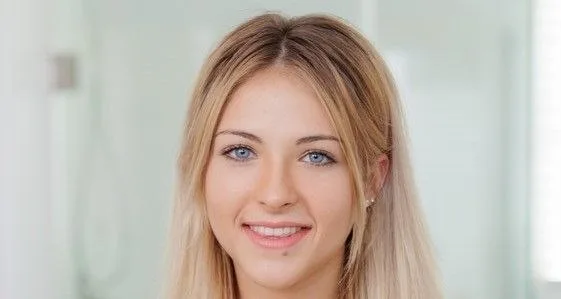 Emma Bugg portrait