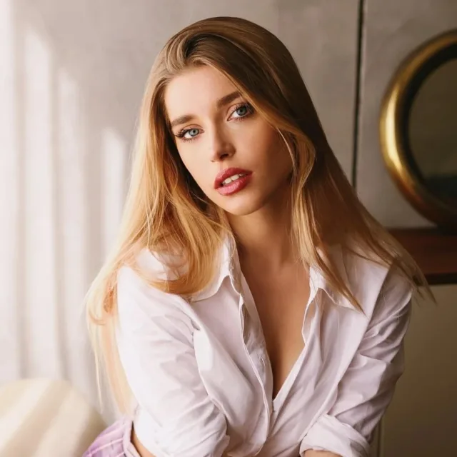 Freya Mayer portrait