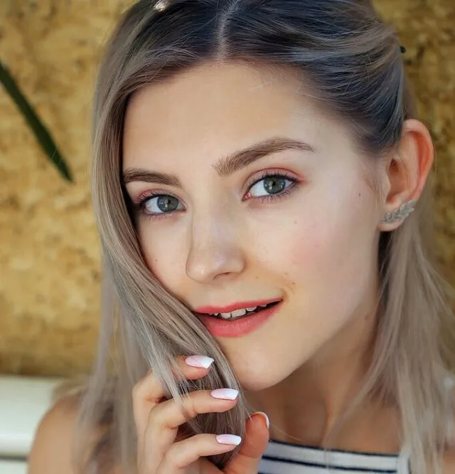 Eva Elfie