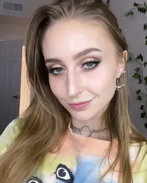 Laney Grey portrait
